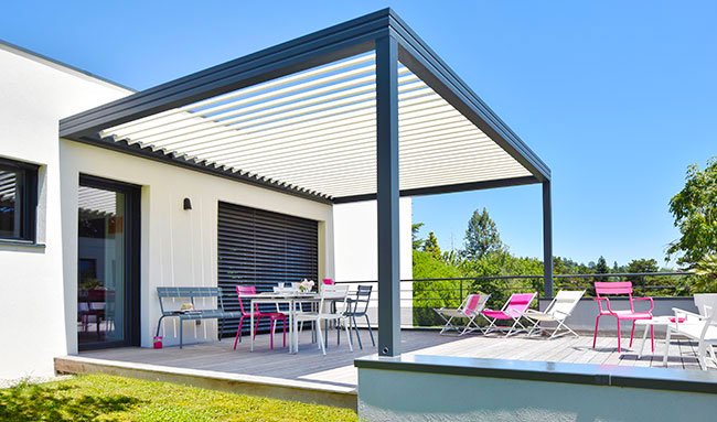 Pergola bioclimatique en aluminium installée au Maroc